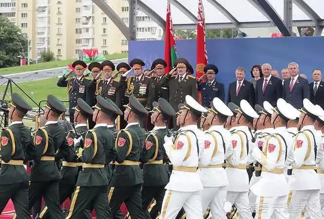中国人民解放军仪仗队女兵，外国人的视角，中国人民解放军仪仗队女兵，外国人的观察视角
