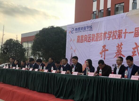 南昌三军仪仗队升旗——荣耀与庄严的交织，南昌三军仪仗队升旗，荣耀与庄严的时刻