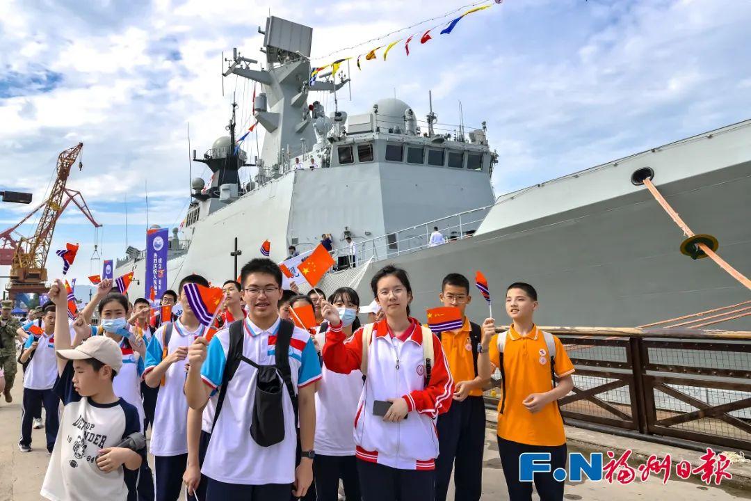 人民海军辉煌75周年庆典，回顾与前瞻，人民海军辉煌历程，75周年庆典回顾与展望