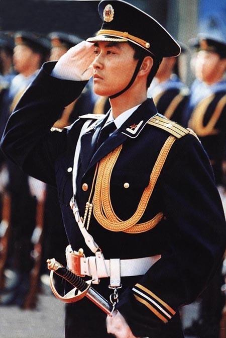 揭秘历史时刻，2009年阅兵擎旗手的荣耀时刻，揭秘历史时刻，2009年阅兵擎旗手荣耀瞬间