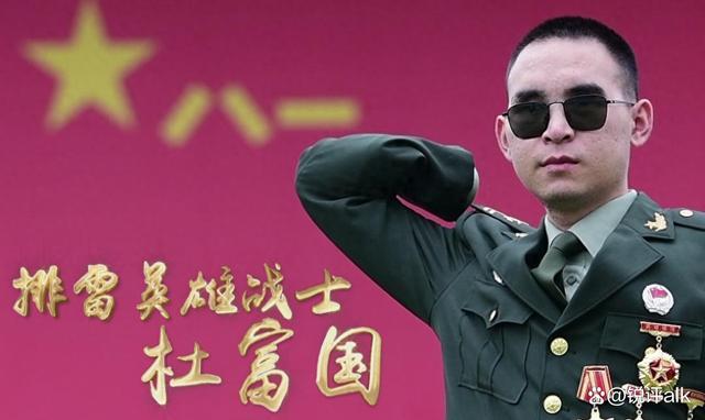 八一勋章佩戴情况，彰显荣誉与功勋的象征，八一勋章，彰显荣誉与功勋的象征