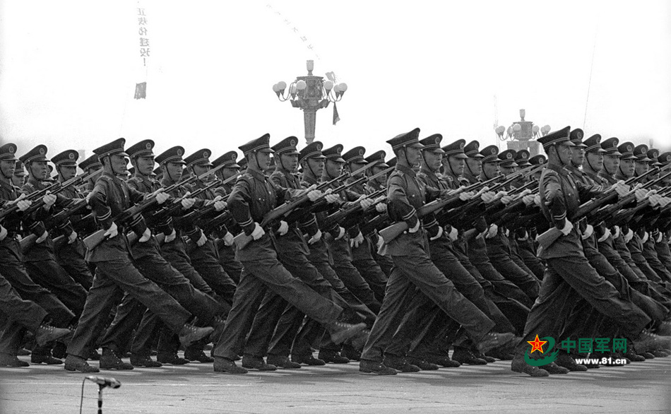 盛大的阅兵仪式，将军方阵在庆祝中华人民共和国成立五十五周年的壮丽画卷中展现风采，庆祝中华人民共和国成立五十五周年盛大阅兵仪式，将军方阵展现风采