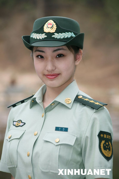 女武警服装图片，展现力量与荣耀的军装风采，女武警军装风采，力量与荣耀的展现