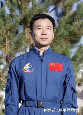 景海鹏的军级级别，正军级还是副军级，景海鹏的军级级别，正军级还是副军级？