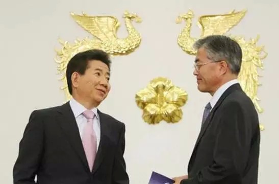 文在寅与李明博的恩怨，权力斗争下的政治风云，文李明博与文在寅的恩怨纠葛，权力斗争中的政治风云变幻
