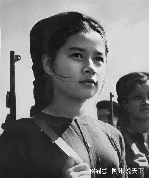 中国女兵在越南，成人世界的交织与成长故事，中国女兵在越南，成人世界的交织与成长之旅
