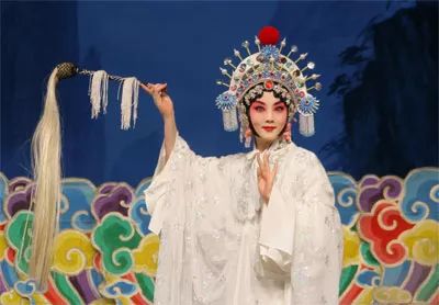 丁晓君，人生的婚礼与艺术的舞台，丁晓君，人生婚礼与艺术舞台的绚烂交响