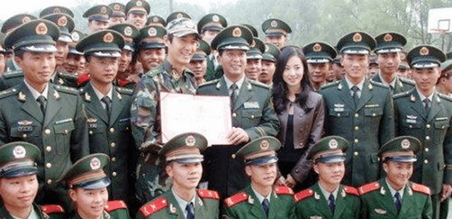 独臂英雄丁小兵的故事，坚韧不拔，铸就传奇人生，独臂英雄丁小兵，坚韧铸就传奇人生
