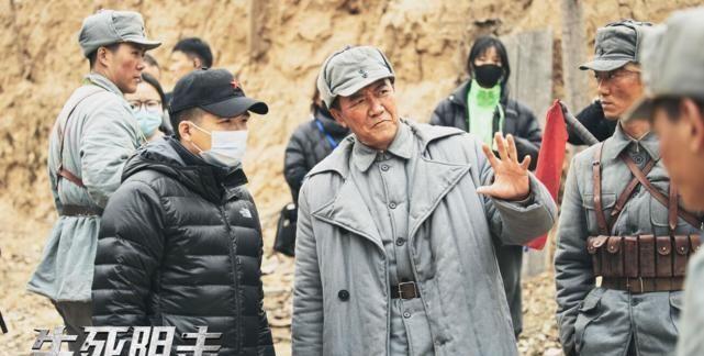 解放军的灰蓝军服，历史、象征与意义，解放军灰蓝军服，历史、象征与深层意义