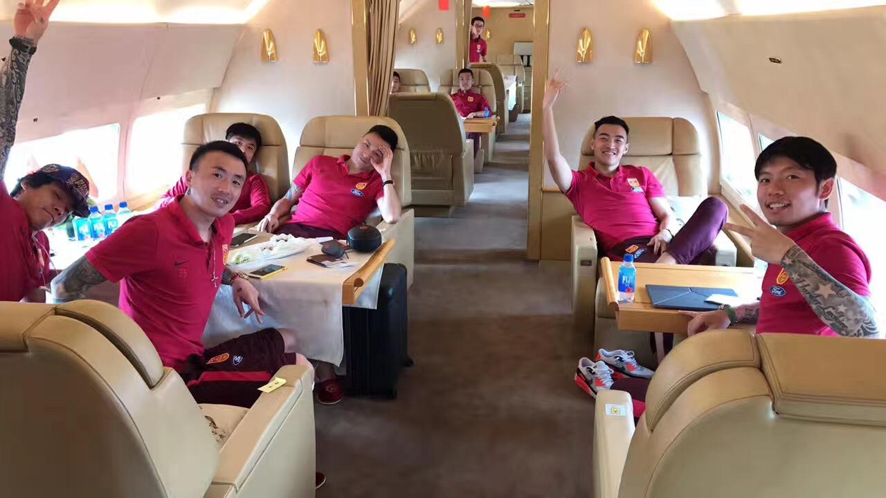 空军一号国语电影在线观看完整版，一部展现空中力量的壮丽史诗，空军一号，在线观看空中力量壮丽史诗的国语电影完整版