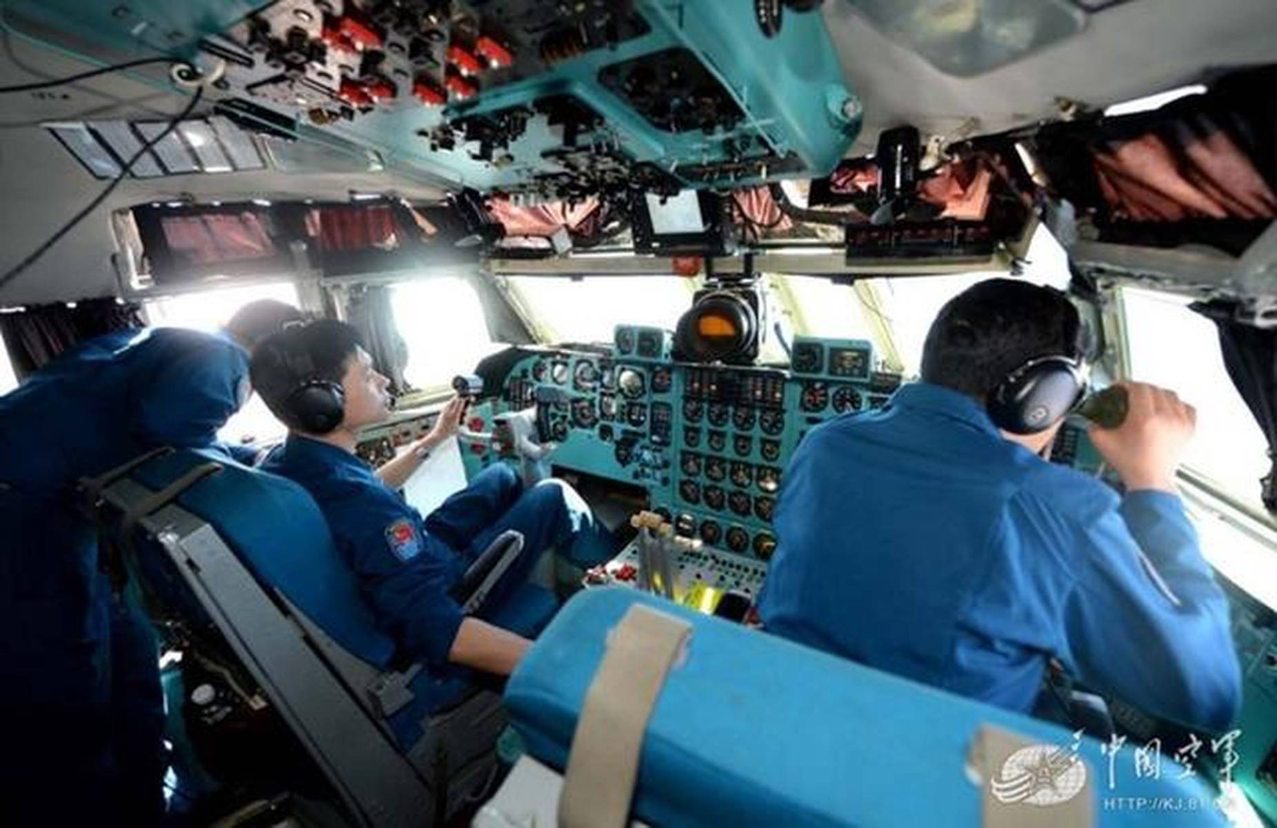 直-18运输机舱，空中物流的新纪元，直-18运输机舱，空中物流新时代的领航者