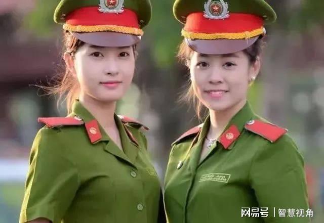 中国女兵图片在越南的暴行——深度探讨与反思，中国女兵图片在越南引发的暴行，深度探讨背后的反思