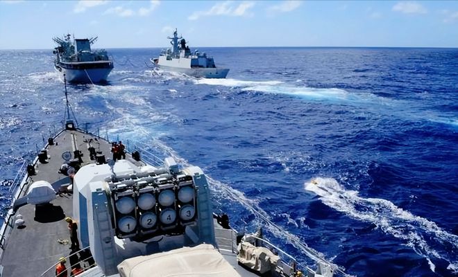 第四艘准航母登场，中国海军力量再添新篇章，中国海军力量再添新篇章，第四艘准航母登场亮相