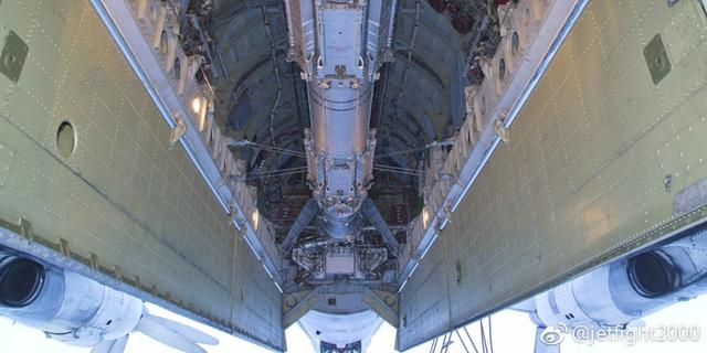 轰-6K弹仓深度解析，空中巨龙的内涵秘密，轰-6K弹仓深度揭秘，空中巨龙的内涵奥秘