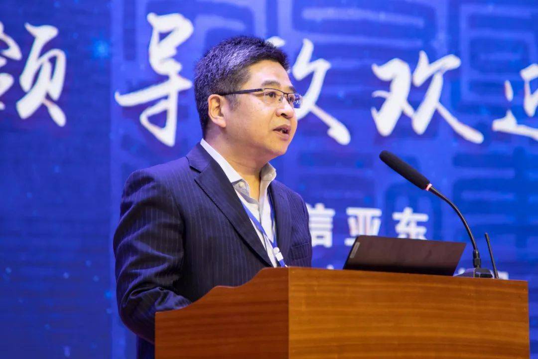 信亚东，一个名字背后的故事与力量，信亚东，名字背后的故事与力量传承