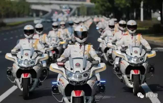 国宾护卫队迎接马克龙，中法友谊的盛大仪式，国宾护卫队迎接马克龙，中法友谊的庄严仪式