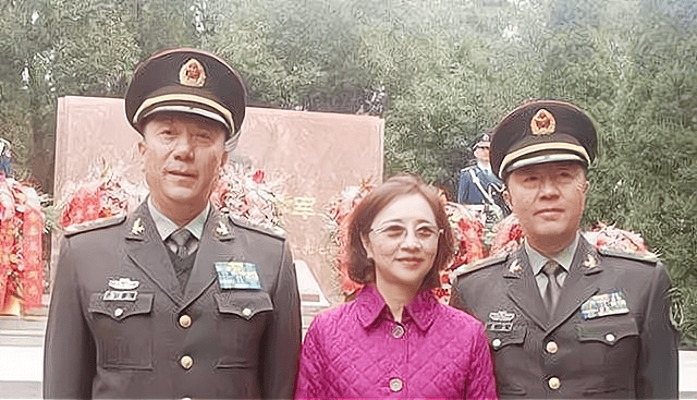 丁晓军将军的妻子，一位默默支持英雄背后的女性力量，丁晓军将军妻子，英雄背后的坚定支持者