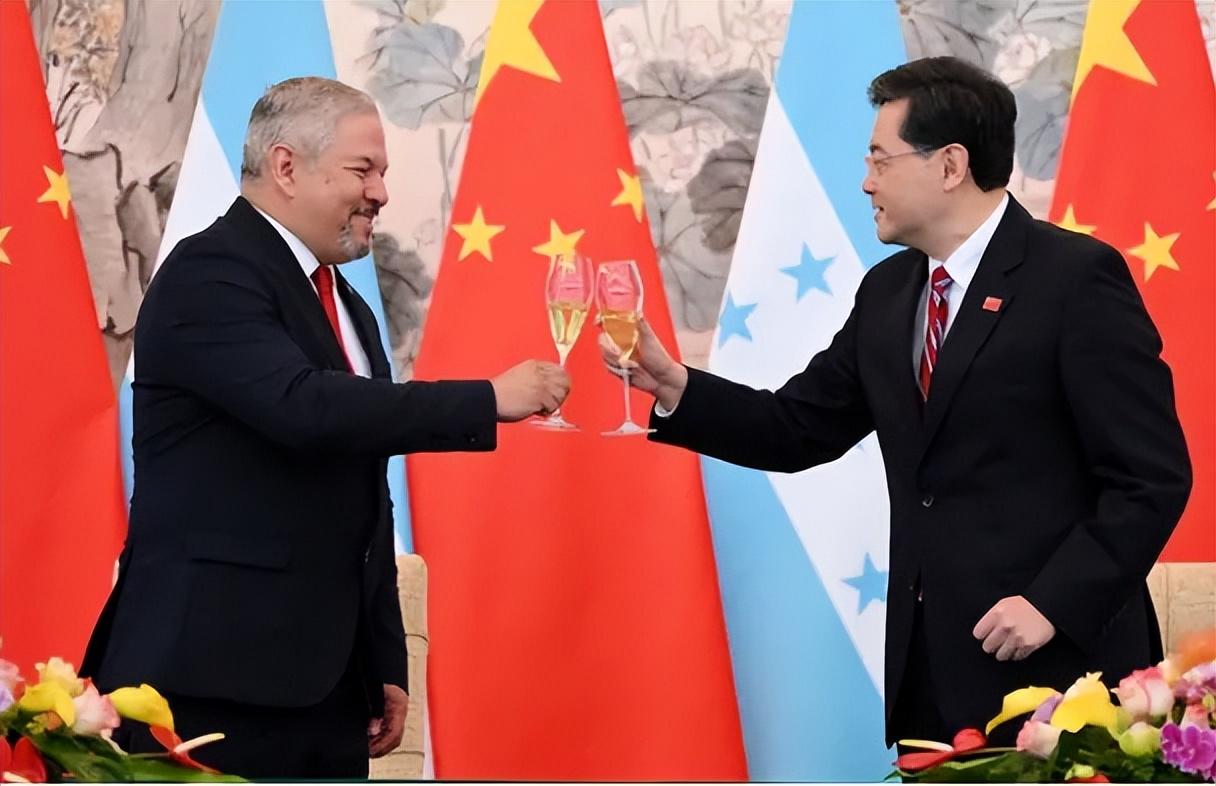 军事频道，不养闲人，只为实战准备，军事频道，实战准备，不容闲人