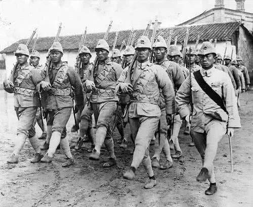 红警世界中的军阀风云，穿越至1906年的战争传奇，红警世界穿越者，1906年的军阀风云战争传奇