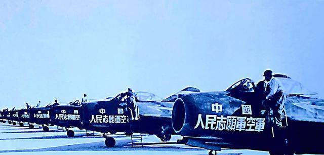 中国空军成立时间的探究，历史沿革与辉煌成就，中国空军成立历程揭秘，历史沿革与辉煌成就回顾