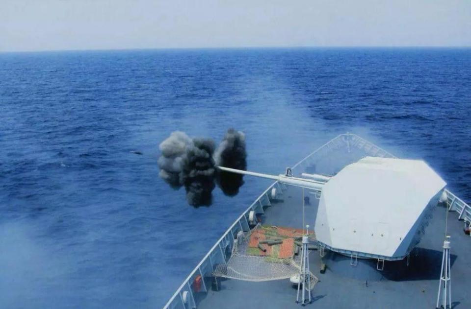 探索中国海军新力量，052B型驱逐舰的火力通道，揭秘中国海军新力量，052B型驱逐舰的火力全开
