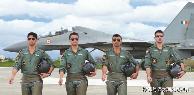 俄罗斯空军服装，历史、特点与现代演变，俄罗斯空军服装，历史特点与现代演变探究