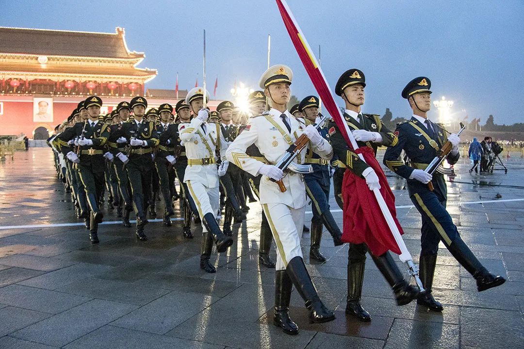 三军仪仗队凯旋——荣耀与辉煌的见证，三军仪仗队凯旋，荣耀与辉煌的见证时刻