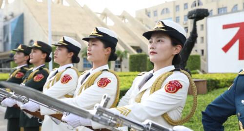 中国女兵仪仗队枪操，荣耀与力量的展现，中国女兵仪仗队枪操，荣耀与力量的璀璨闪耀