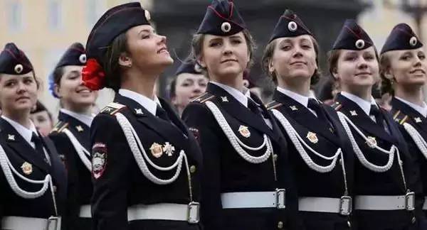 女兵的力量，勇气、坚韧与荣耀的赞歌，女兵的力量，勇气、坚韧与荣耀的颂歌