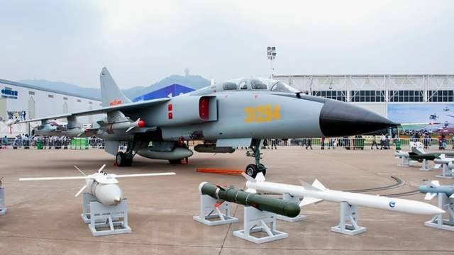 歼轰7A电子战机，中国空军的新锐电子战力量，中国空军新锐电子战力量，歼轰7A电子战机揭秘