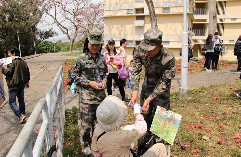 石岗军营中型合成营装甲步兵的艰苦训练与生活，石岗军营装甲步兵中型合成营的艰苦训练与日常生活磨砺