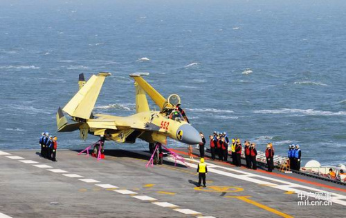 辽宁舰歼-15首次起降，中国海军航空兵力量的里程碑事件，辽宁舰歼-15首次起降，海军航空兵力量的重大里程碑事件