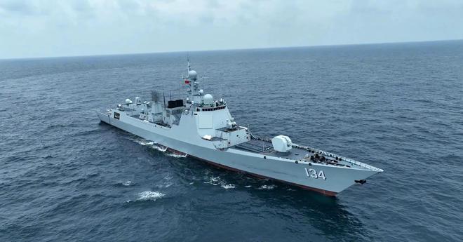 中国2022年即将服役的军舰，迈向海洋强国的坚实步伐，中国迈向海洋强国，2022年军舰服役在即
