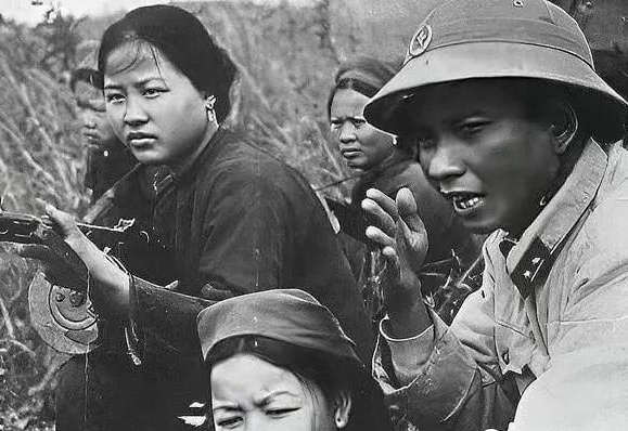 被越南女兵掠走的中国战士，一段复杂的历史回忆，越南女兵与中国战士的复杂历史纠葛