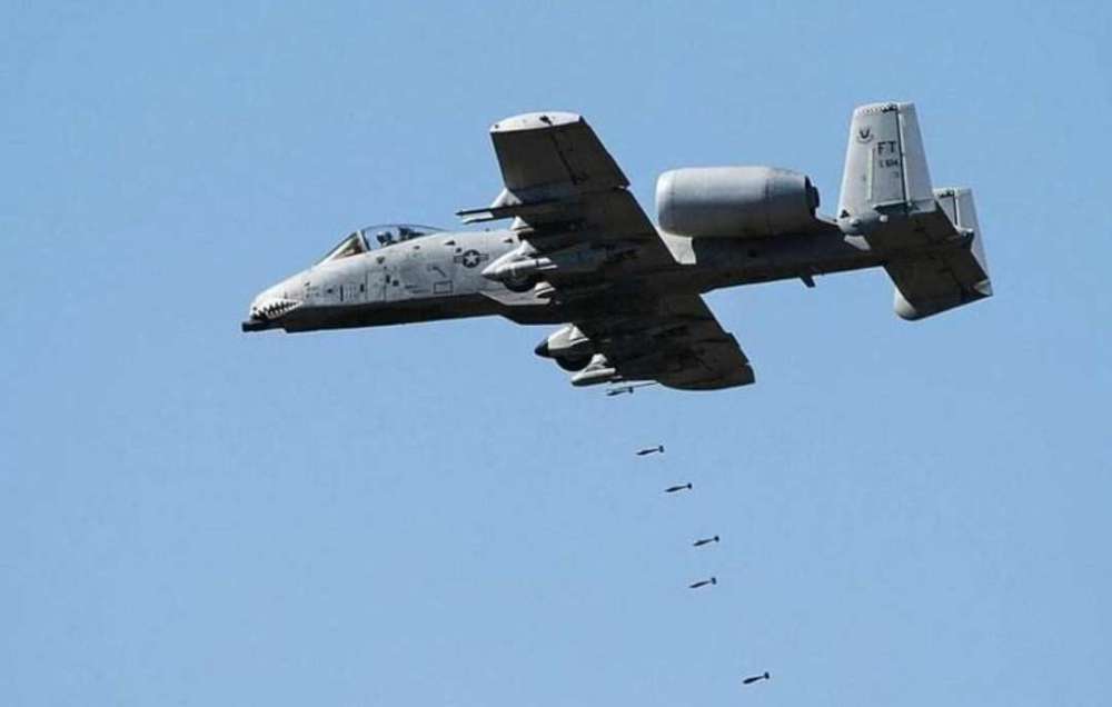 A-10攻击机，陆军还是空军？深度解析其角色与定位，A-10攻击机的双重角色与定位，陆军还是空军？深度解析