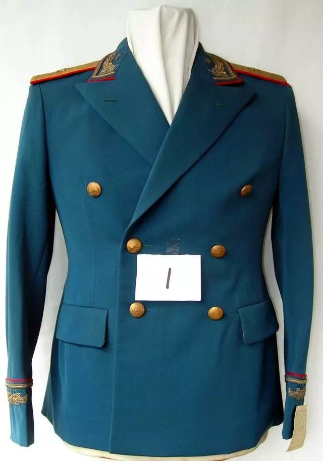 海军夏季常服，展现军威与时尚风采的完美结合，海军夏季常服，军威与时尚风采的和谐交融