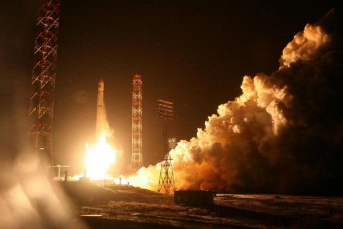 俄罗斯卫星自爆事件，探索背后的真相与挑战，俄罗斯卫星自爆事件揭秘，真相探索与挑战应对