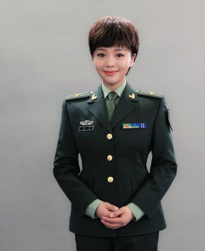 军事频道主持人丛冠月，声音与力量的完美结合，军事频道主持人丛冠月，声音与力量的完美融合