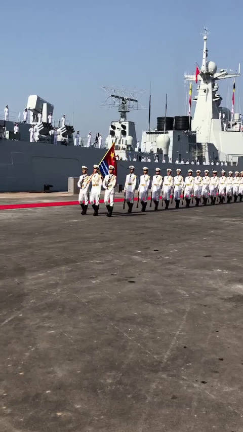 纪念海军辉煌历程，219年海军阅兵图片回顾，海军辉煌历程回顾，纪念海军阅兵图片展，共庆海军成立219周年