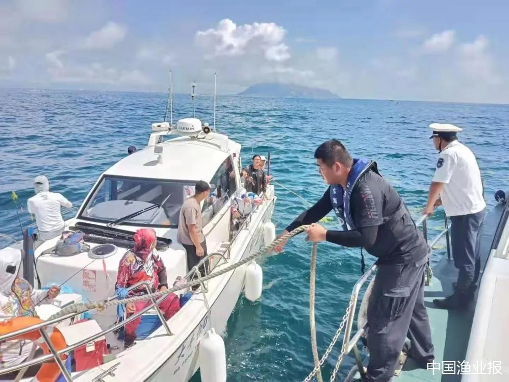 小型快艇7-8人价格及其相关要素解析，小型快艇7-8人价格及要素解析指南