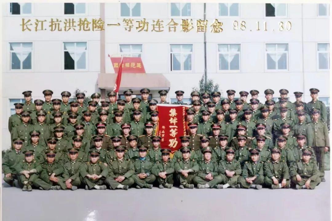 八一勋章与一等功，级别对比及解析，八一勋章与一等功，级别对比及深度解析