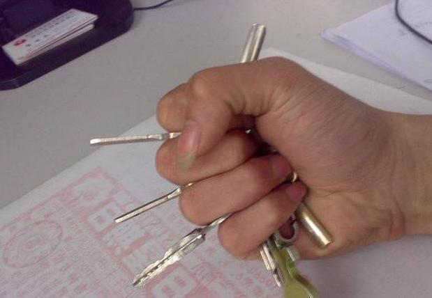 合法防身武器的选择与应用，了解什么武器可以用于自我防卫，合法防身武器的选择与应用，自我防卫的最佳武器选择指南