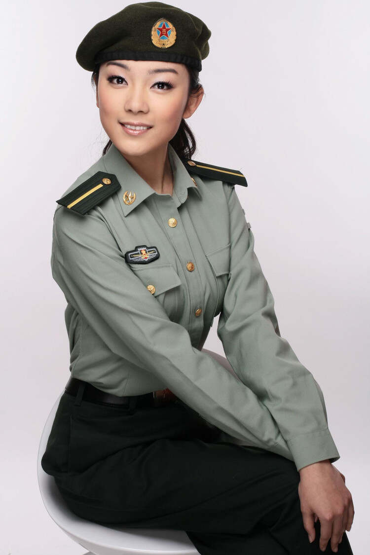 中国女兵图片大全高清图片——展现最美的风采，中国女兵高清图片大全——展现飒爽英姿与风采