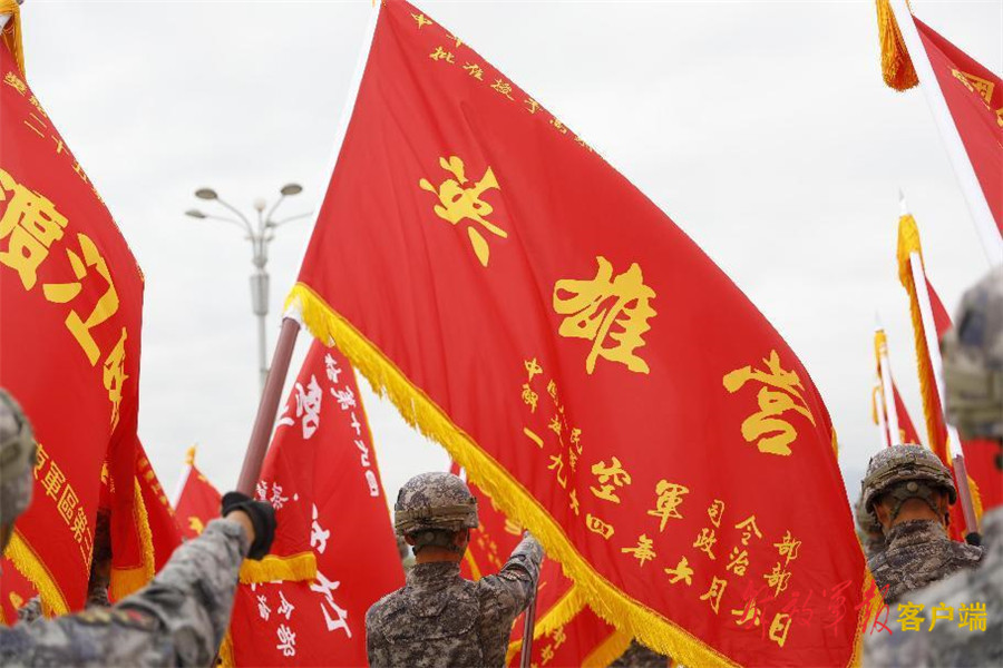 庆祝中华人民共和国成立七十周年阅兵仪式中的护旗手是谁？，庆祝中华人民共和国成立七十周年阅兵仪式中的护旗手揭秘