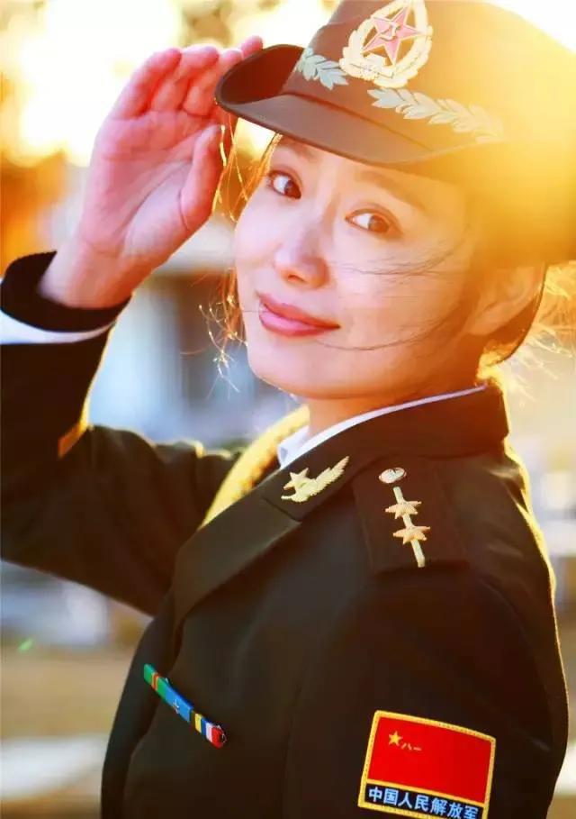 中国女兵，美丽与力量并存，中国女兵，美丽与力量共铸风采