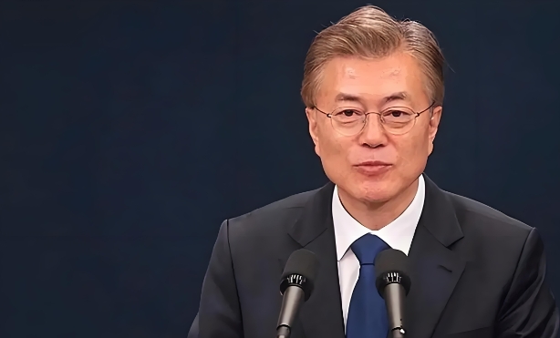 文在寅向韩国开炮，重塑国家未来与民众信心的战略决策，文在寅重塑国家未来，战略决策引发韩国热议