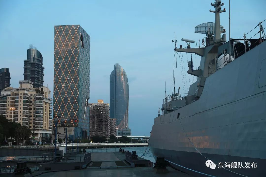 泉州舰真实视频，展现中国海军力量的生动写照，泉州舰实拍视频，中国海军力量的震撼展示