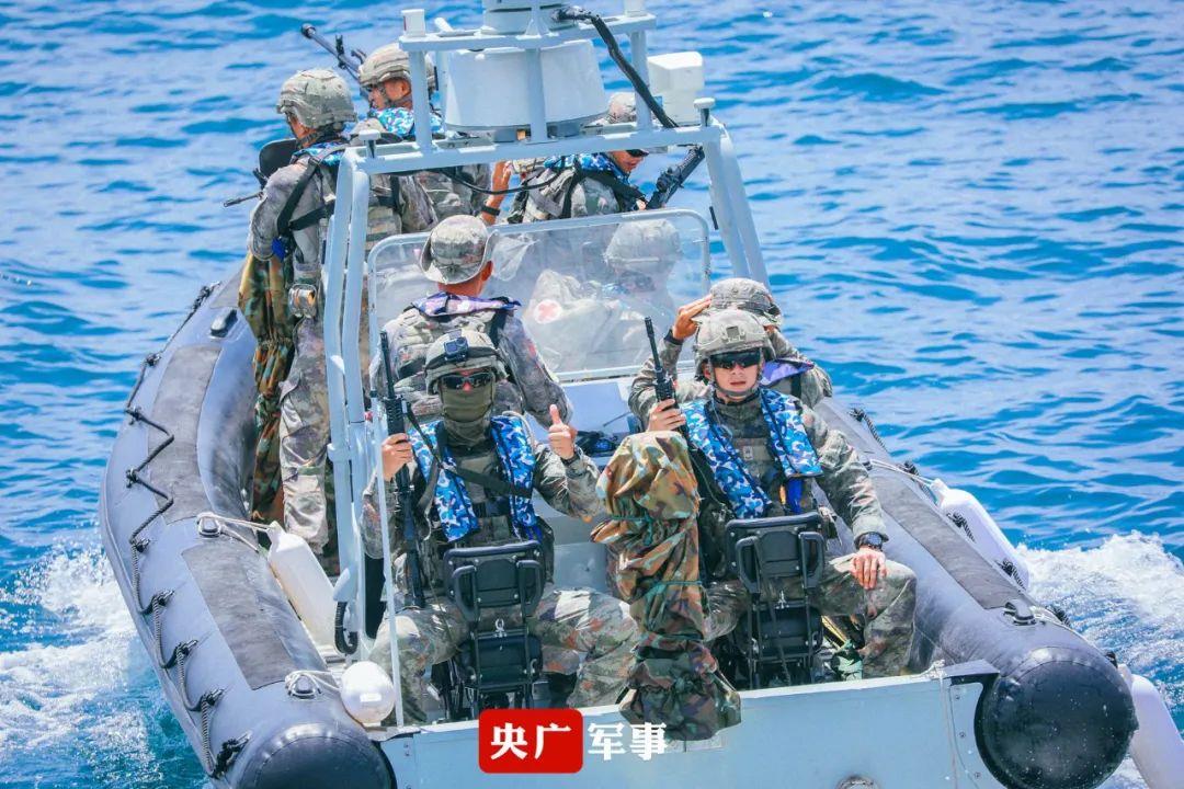 谭成宇与中国人民解放军蛟龙突击队，英雄之魂的铸就，谭成宇与蛟龙突击队，英雄之魂的锻造之路