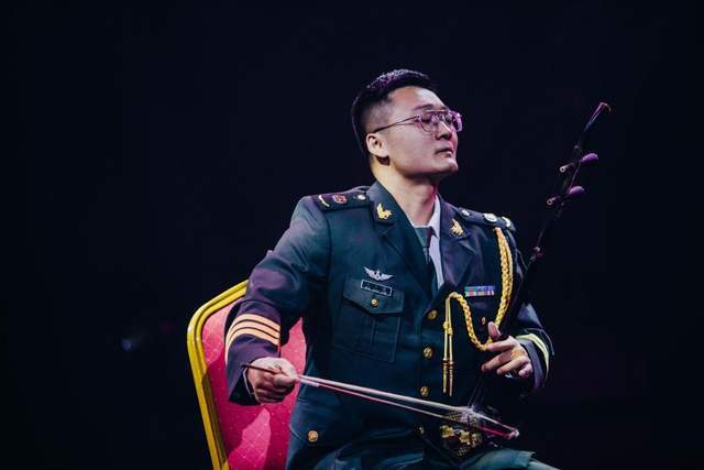 二胡独奏军歌，传统与现代的交融之美，二胡独奏军歌，传统与现代的完美交融之韵