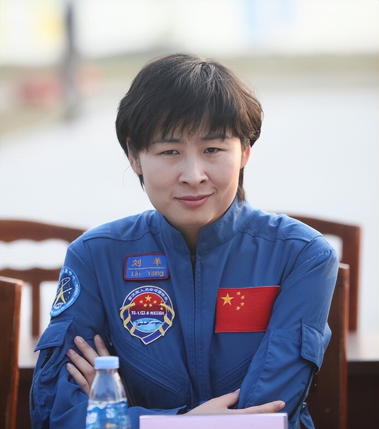 中国航天英雄刘洋军衔晋升少将的辉煌历程，中国航天英雄刘洋晋升少将，辉煌历程回顾
